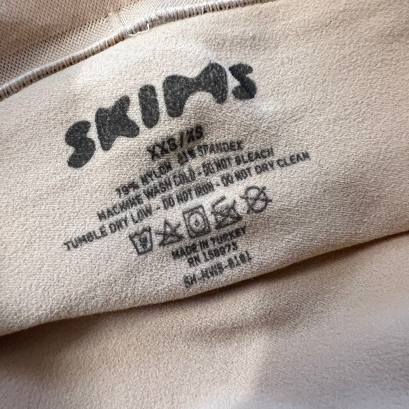 SKIMS Sculpting Deep Plunge Shapewear Mid Thigh Bodysuit Shorts Arm Bundle - Picture 11 of 13